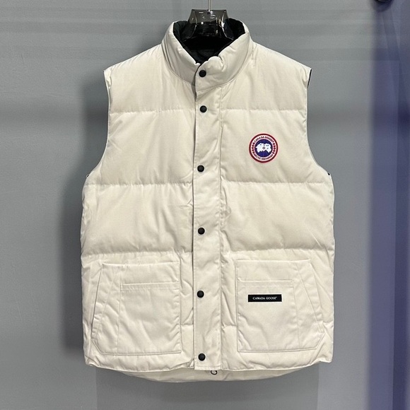 Canada Goose Other - 🍒 Canada Goose Cream Vest with Arctic Program Patch